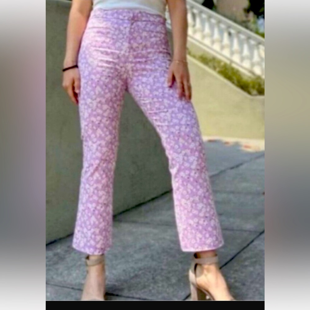 Zara Daisy Cropped Mini Flare  cigarette style pant Size S . Lavender print.